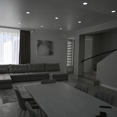 Luxury With Modern Interior Perfectly Located Villa *